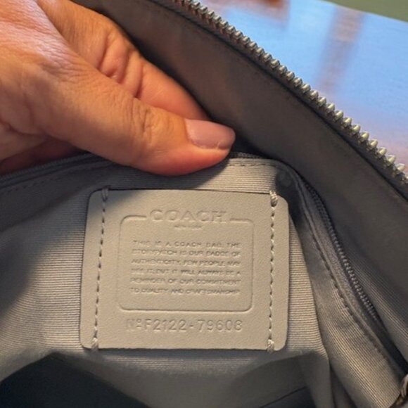 COACH Gallery Tote - Picture 4 of 5